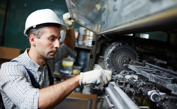 نگهداری ماشین‌ آلات صنعتی